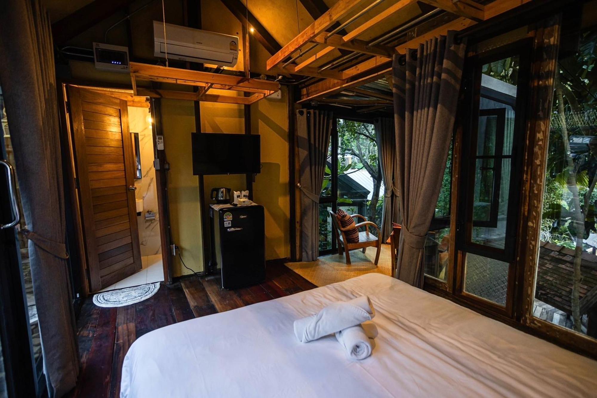 Voraman Hut Hotel Ban Pang Bo Hu Bon Exterior photo